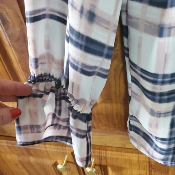 LOFT Pastel Pink Plaid Collared Size M Blouse - Picture 4 of 7